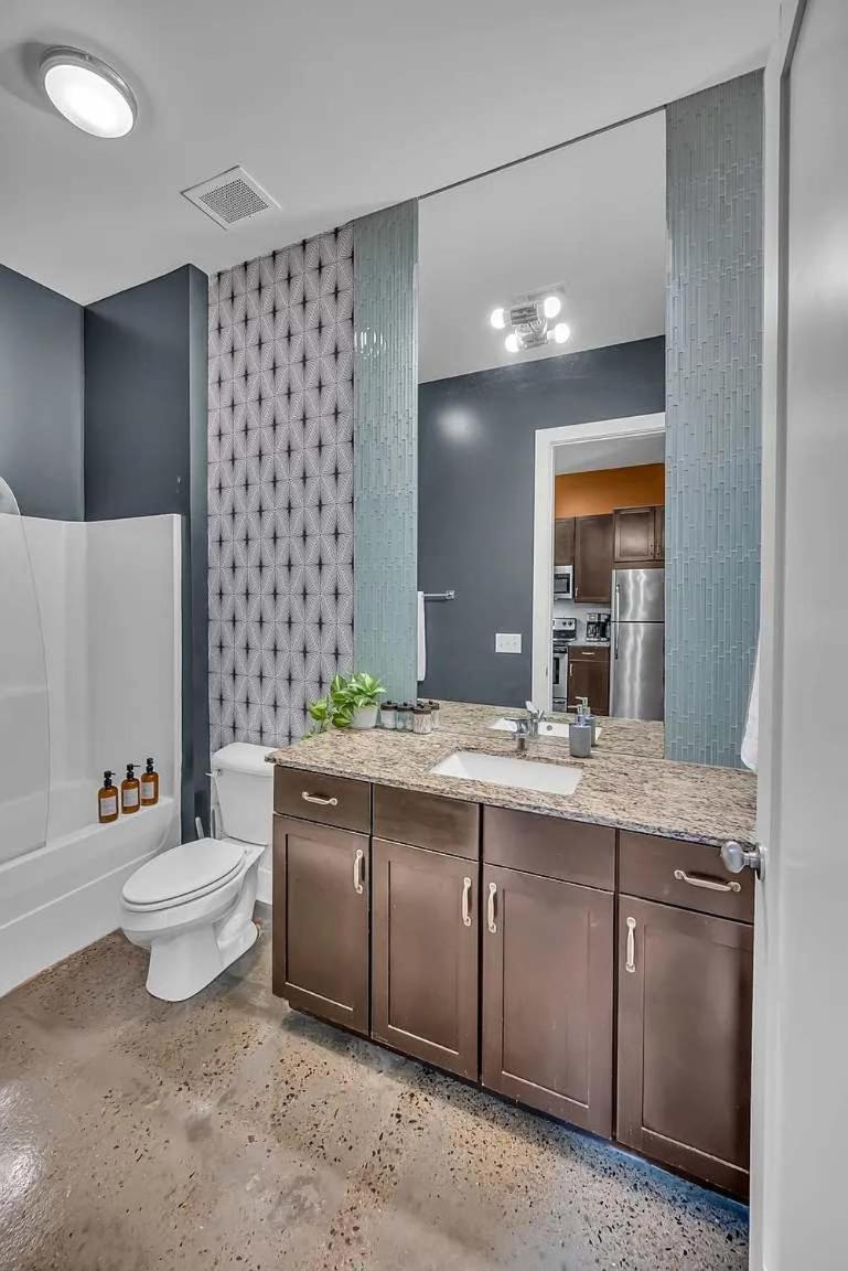 Modern King Bed Free Parking Downtown * Nashville