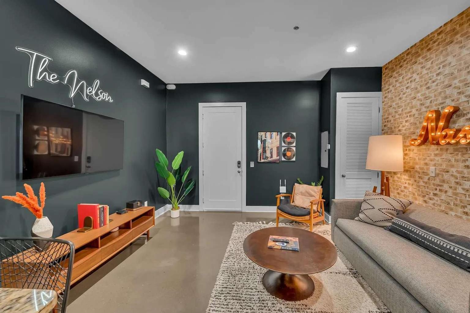 Apartment Modern King Bed Free Parking Downtown