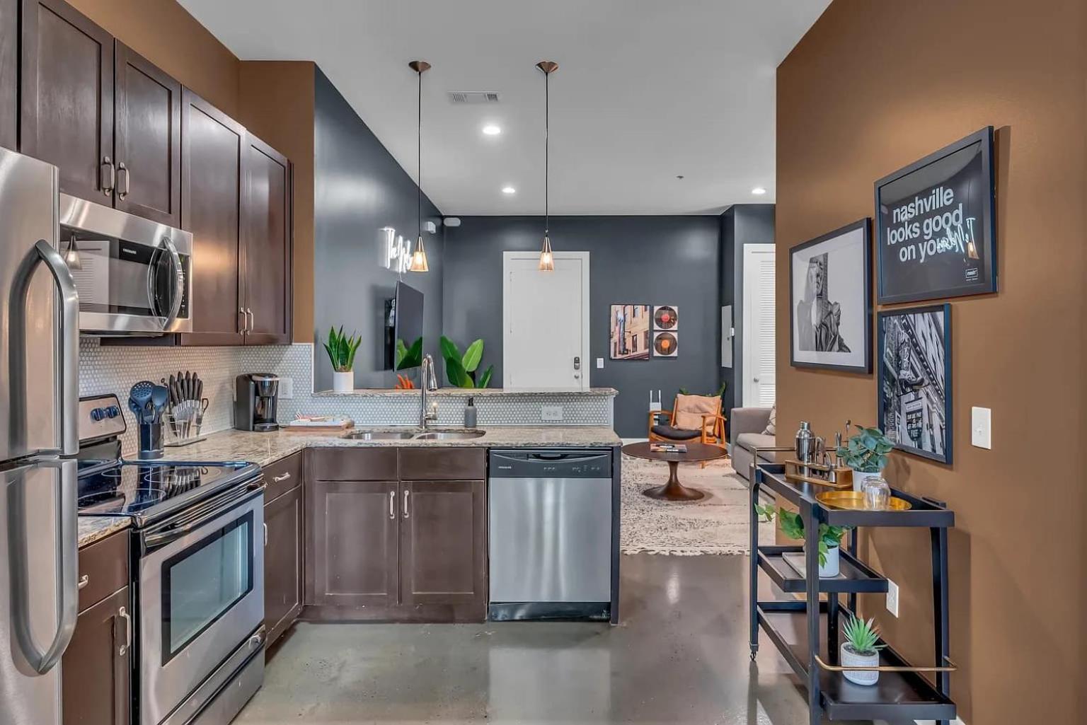 Apartment Modern King Bed Free Parking Downtown *