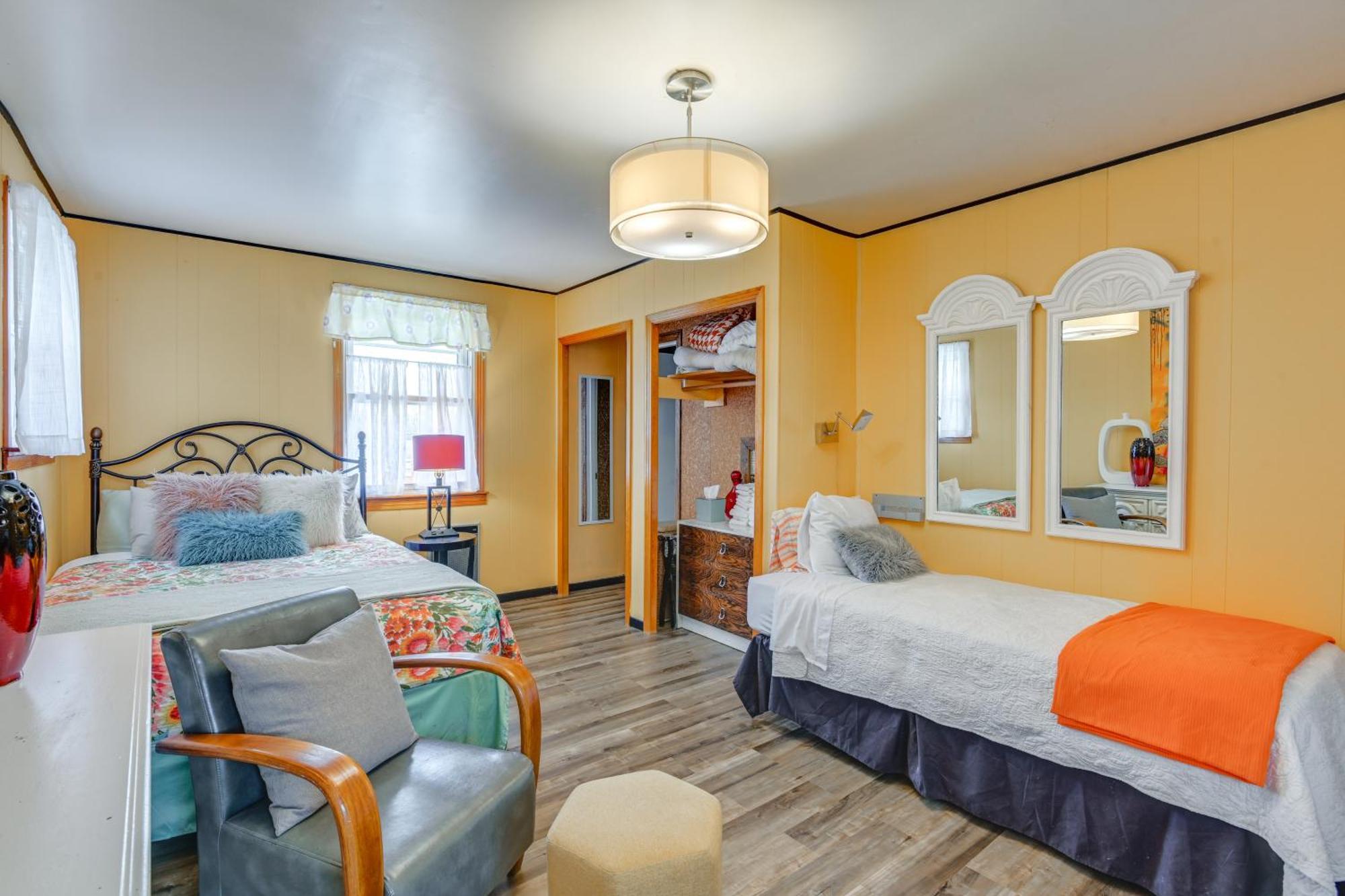 6 Mi To Downtown 70s-themed In Nashville! Holiday home