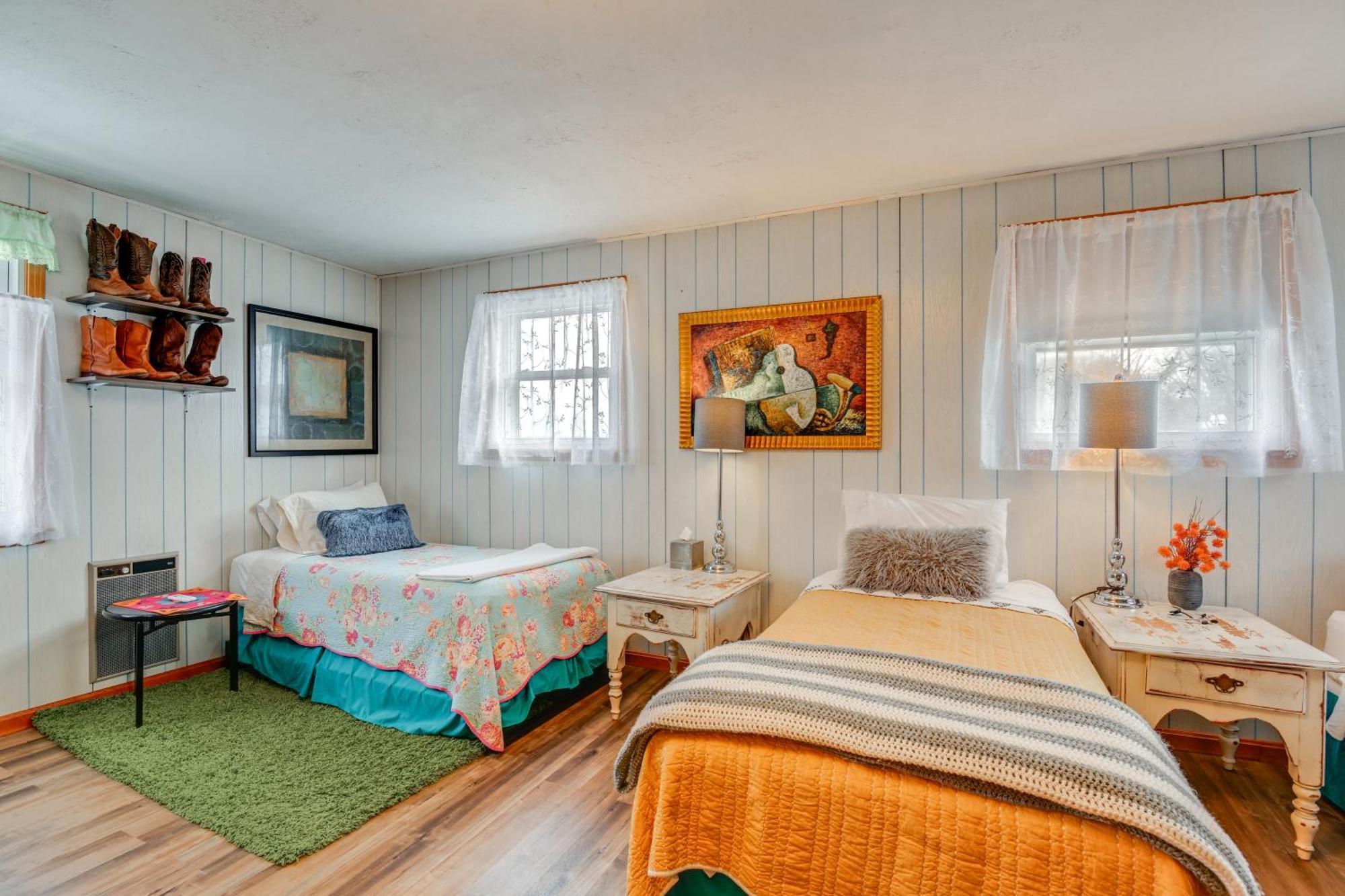 Holiday home 6 Mi To Downtown 70s-themed In Nashville! *