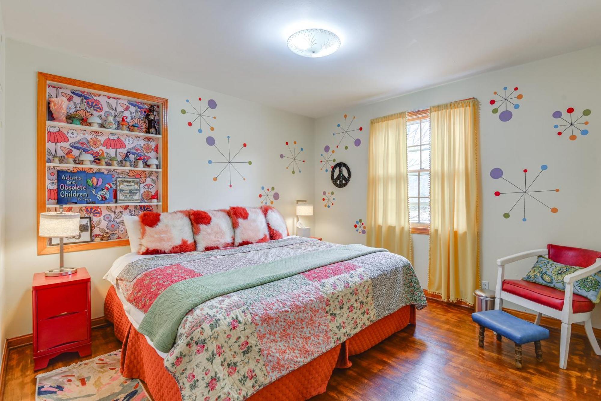 Holiday home 6 Mi To Downtown 70s-themed In Nashville!