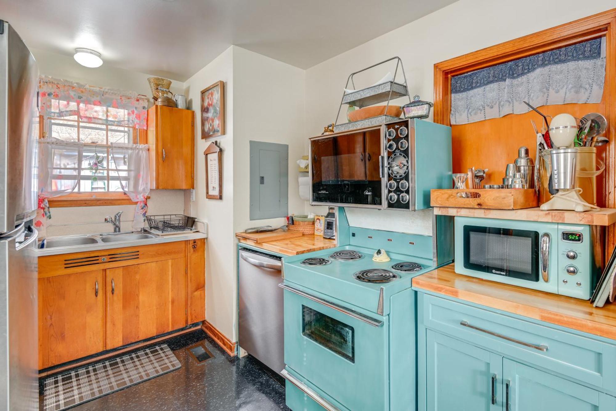 Holiday home 6 Mi To Downtown 70s-themed In Nashville! *