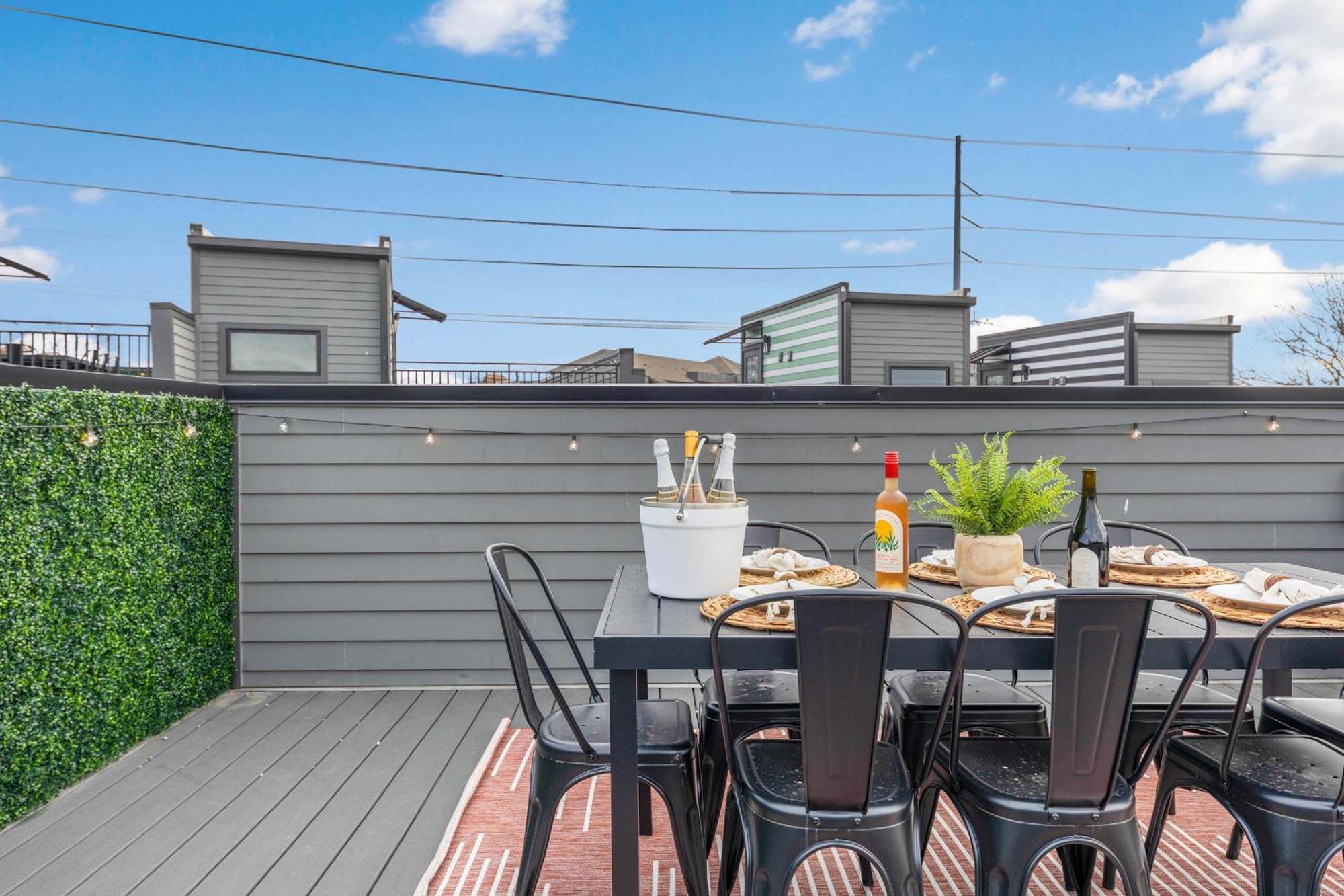 Holiday home The Bronco - Beautifully Designed With Rooftop Patio *