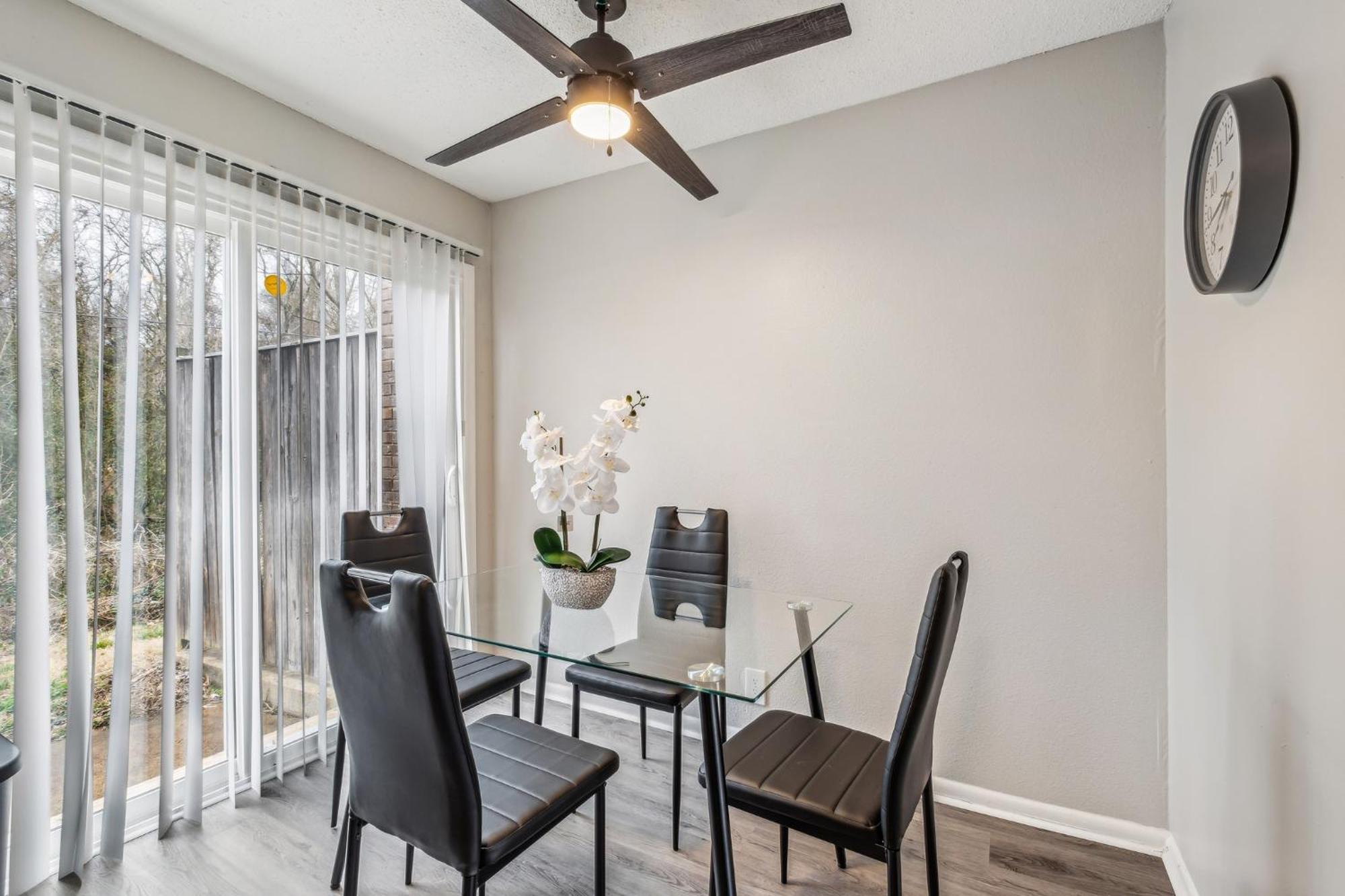 Brentwood U9 I Cozy & Comfy I 2bd I Free Parking Apartment