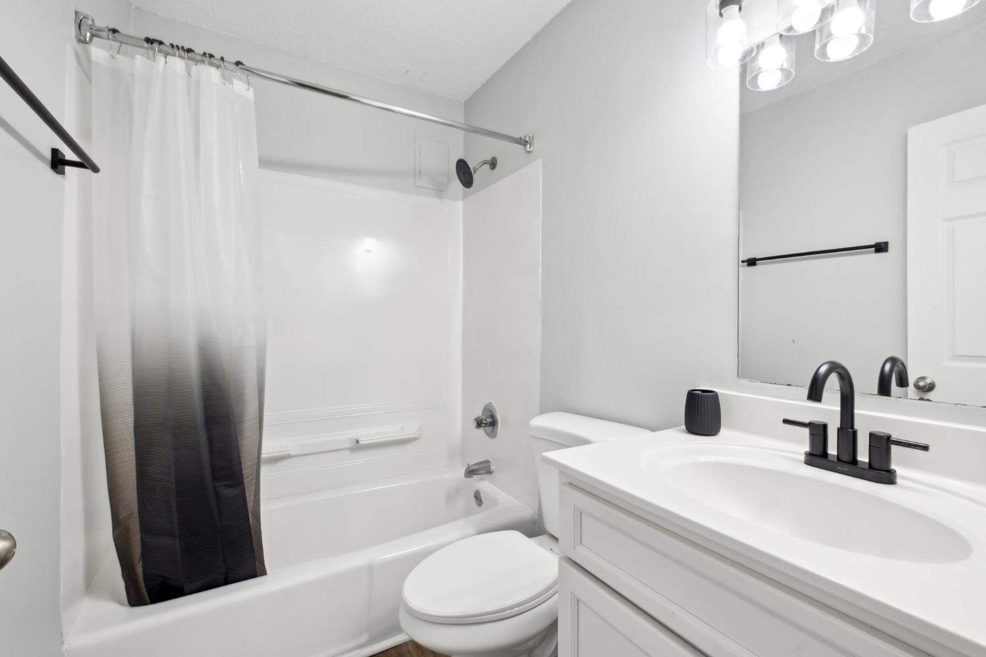 Brentwood U7 I Cozy & Comfy I 2bd I Free Parking *