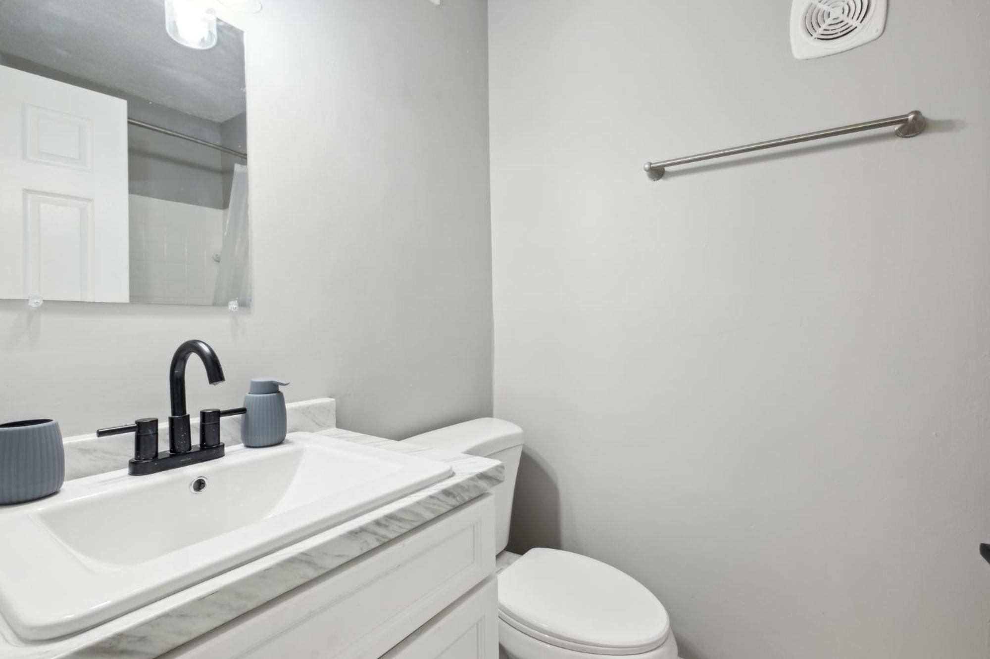 Apartment Brentwood C2 I Cozy & Comfy I 2bd I Free Parking *