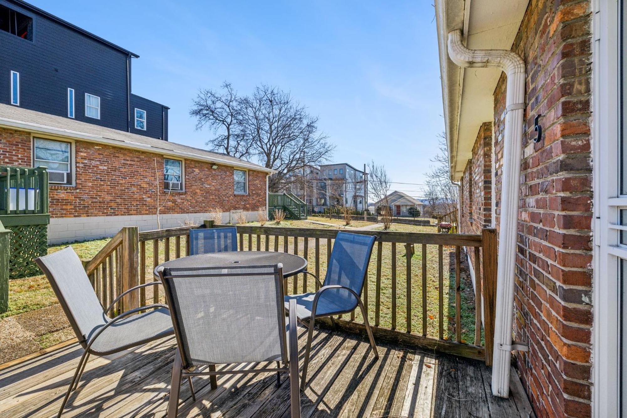Family Friends And Free Parking Close To Downtown *
