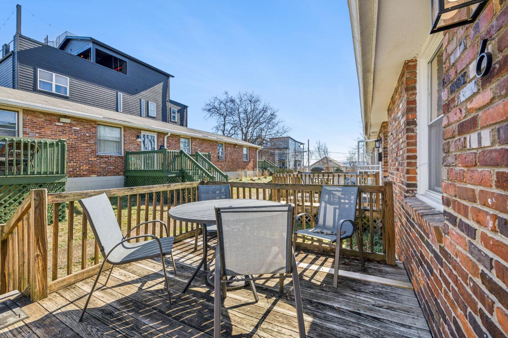 Family Friends And Free Parking Close To Downtown Holiday home