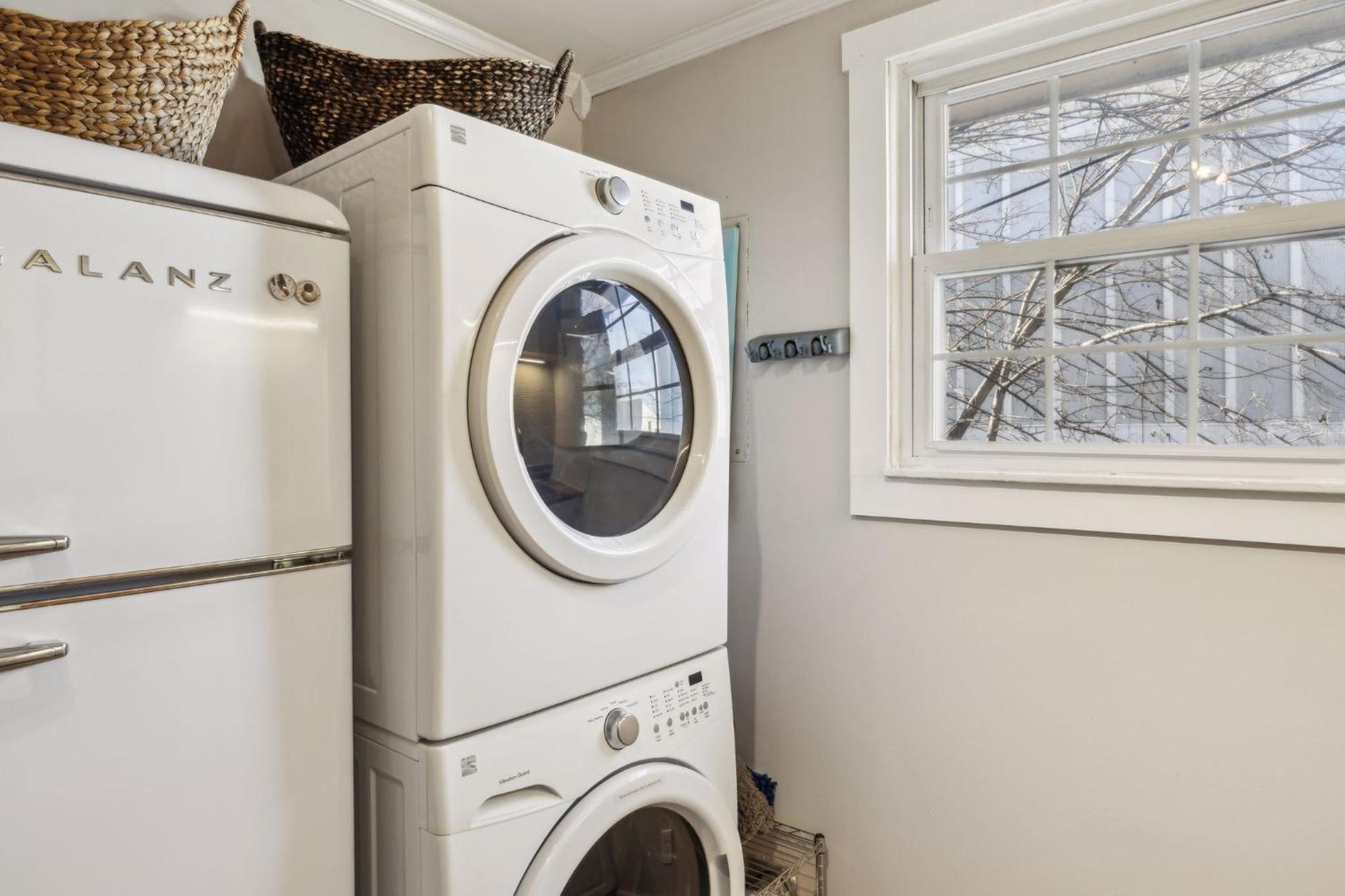 Family Friends And Free Parking Close To Downtown Holiday home *