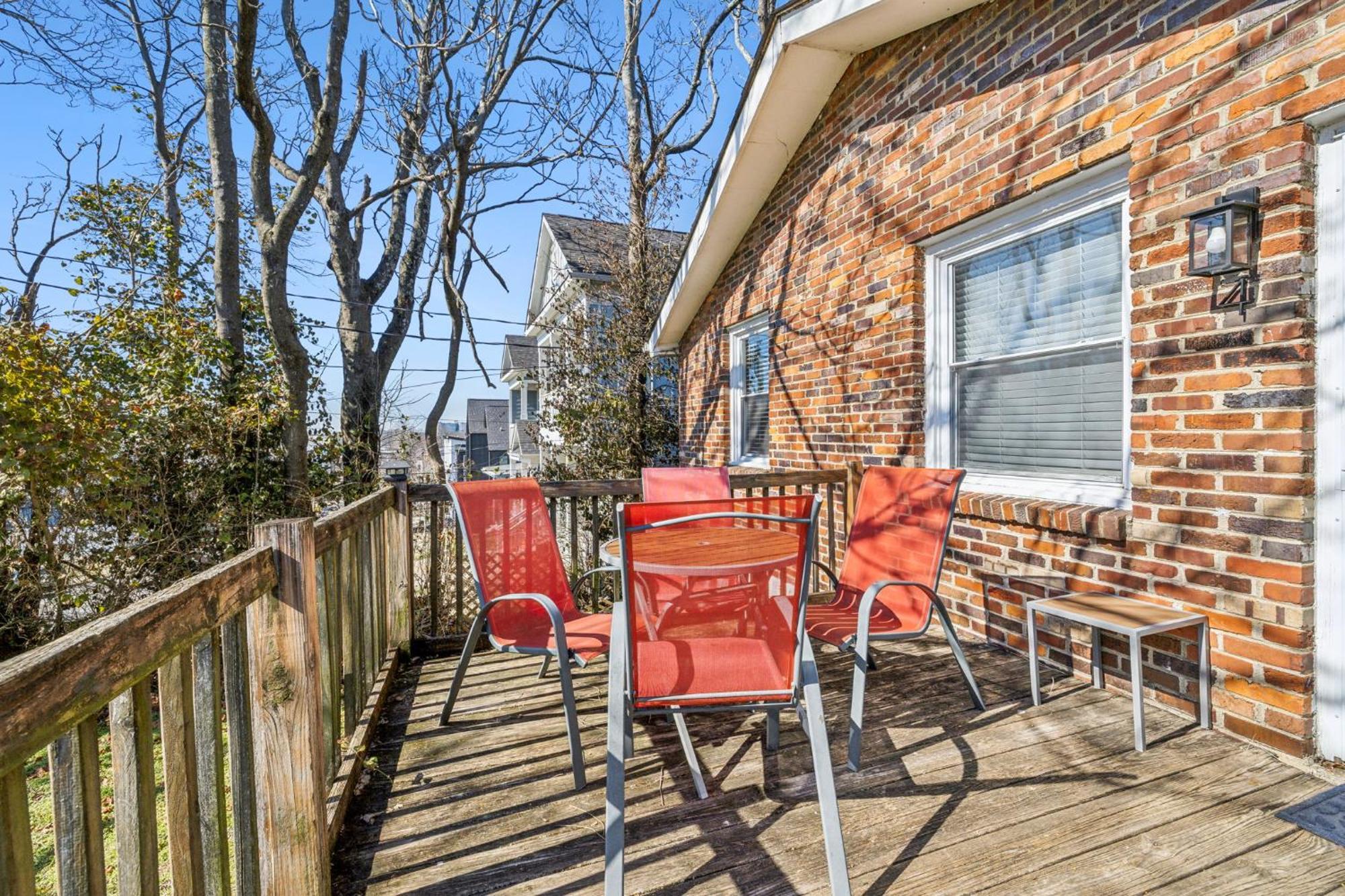 Family Friends And Free Parking Close To Downtown *