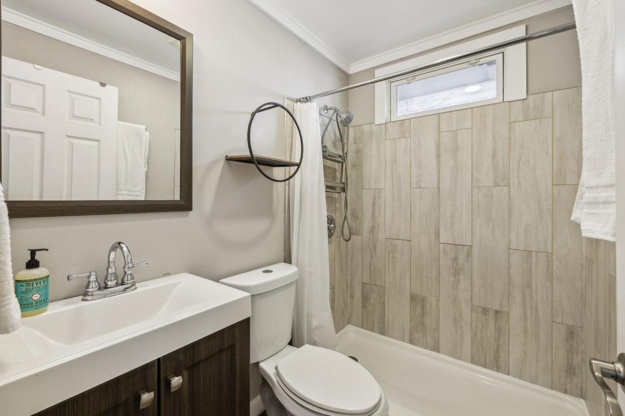 Holiday home Family Friends And Free Parking Close To Downtown