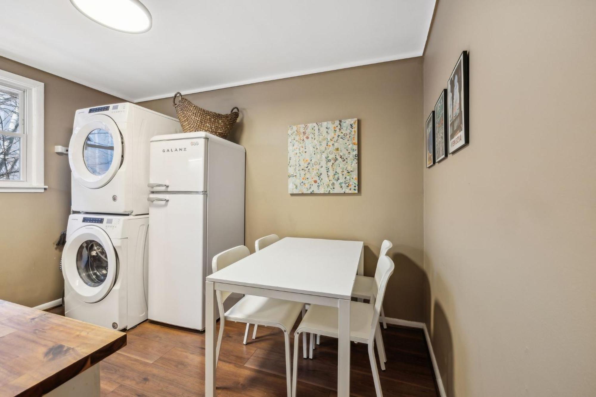 Family Friends And Free Parking Close To Downtown *