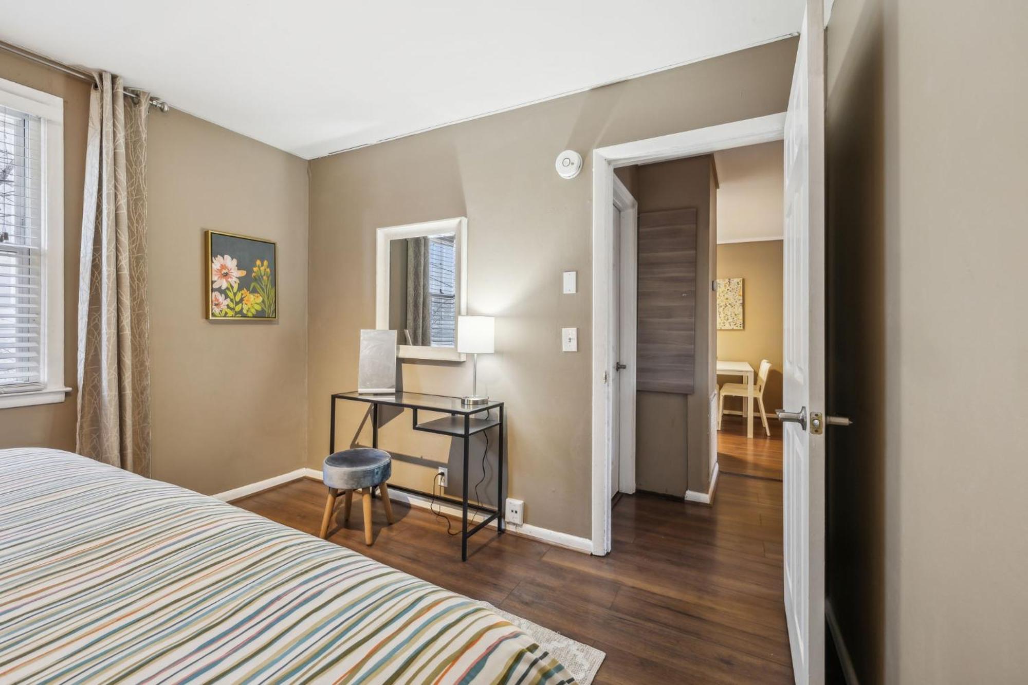 Belmont Kings 1 Mile To Downtown And Park Free *