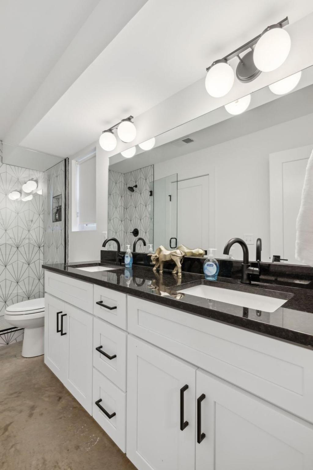 Holiday home 1st Flr Escape Downtown & Spots *