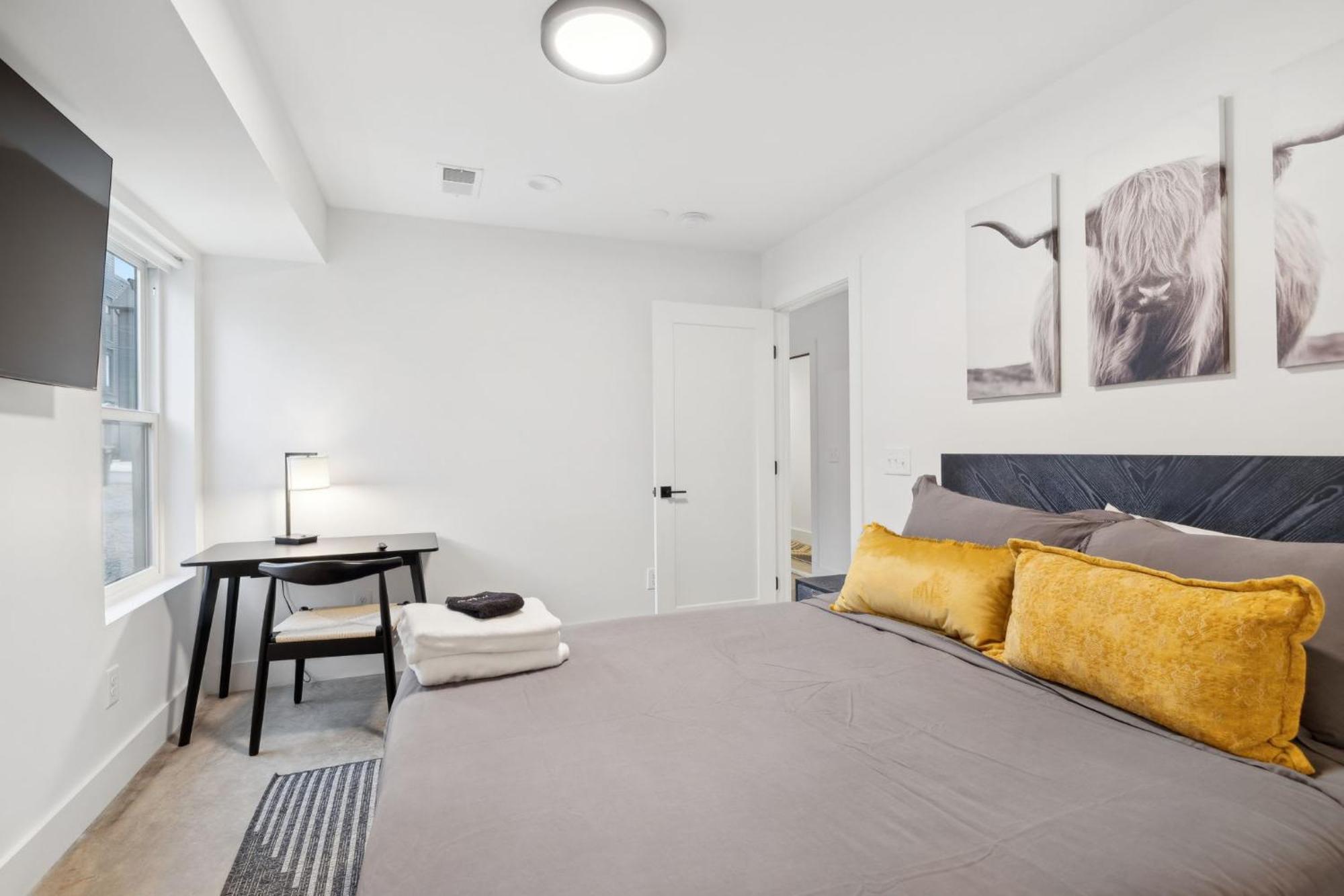 1st Flr Escape Downtown & Spots *