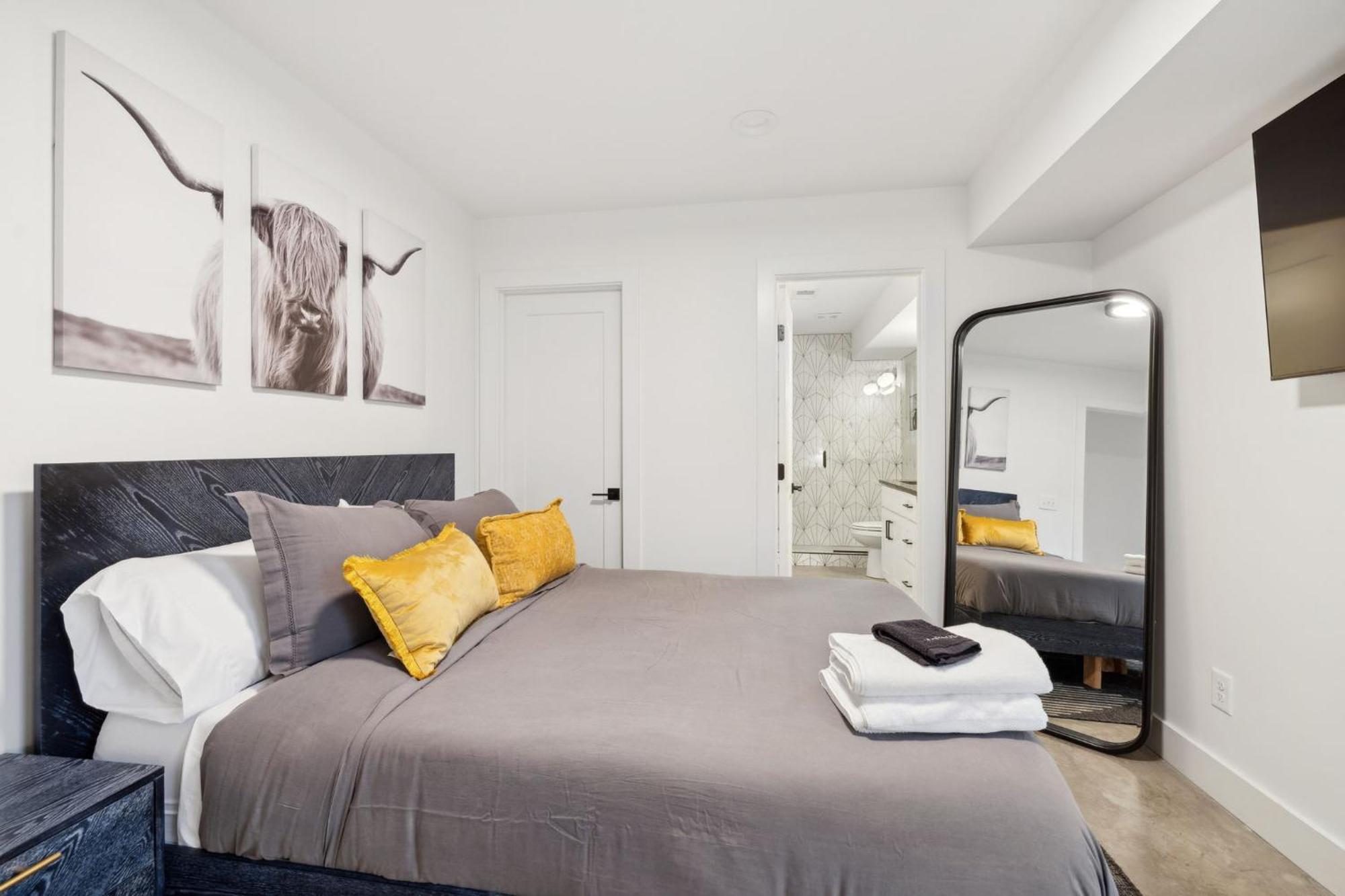 1st Flr Escape Downtown & Spots Holiday home