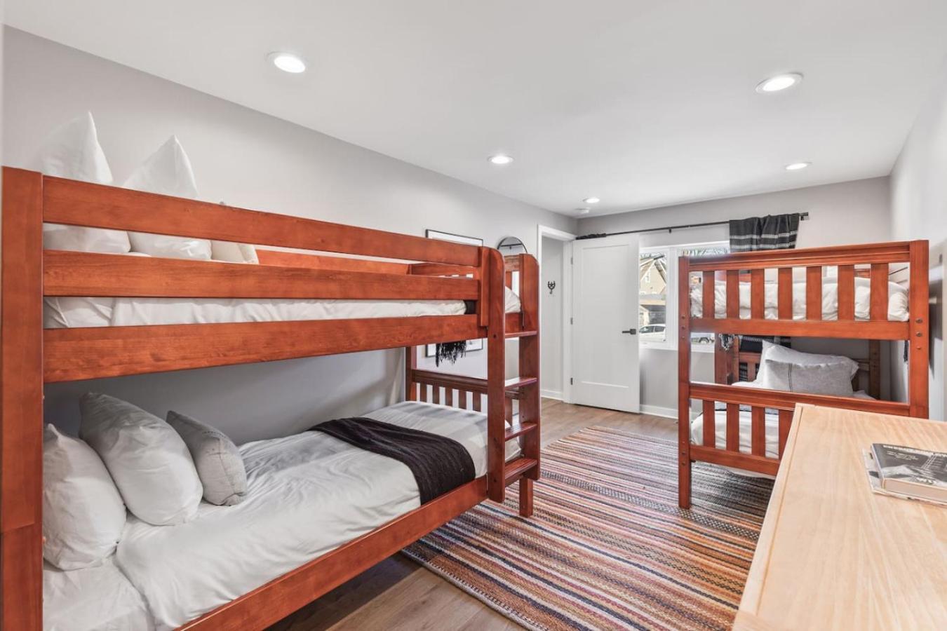 Holiday home Chic And Cozy -walk To Bars, Coffee, Restaurants Nashville
