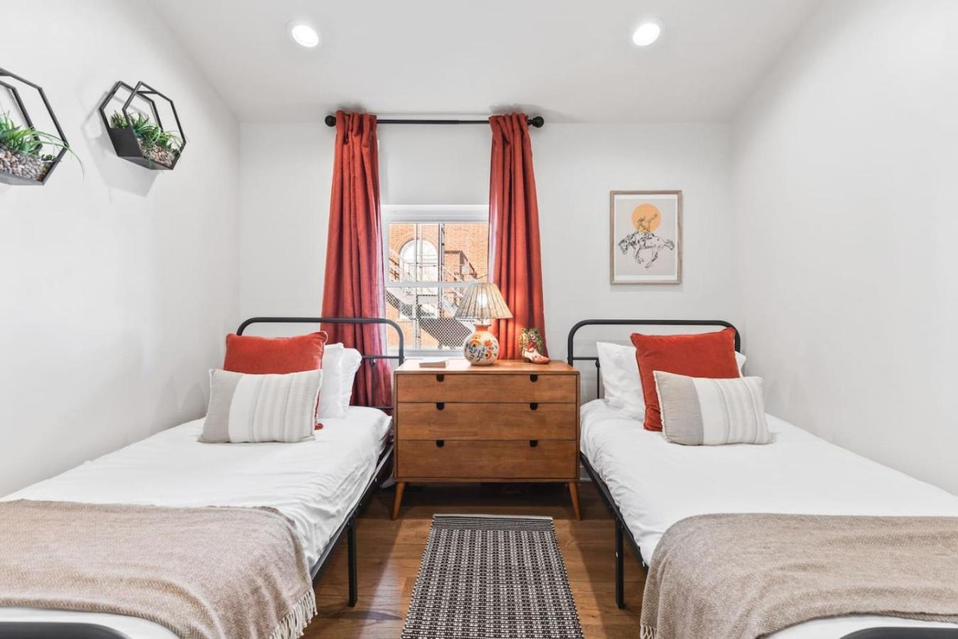 Holiday home Chic And Cozy -walk To Bars, Coffee, Restaurants *