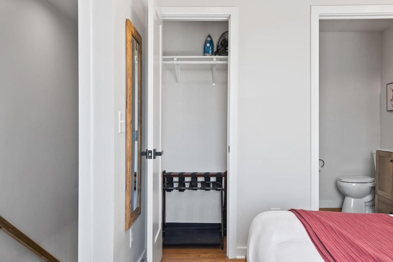 Chic And Cozy -walk To Bars, Coffee, Restaurants Holiday home