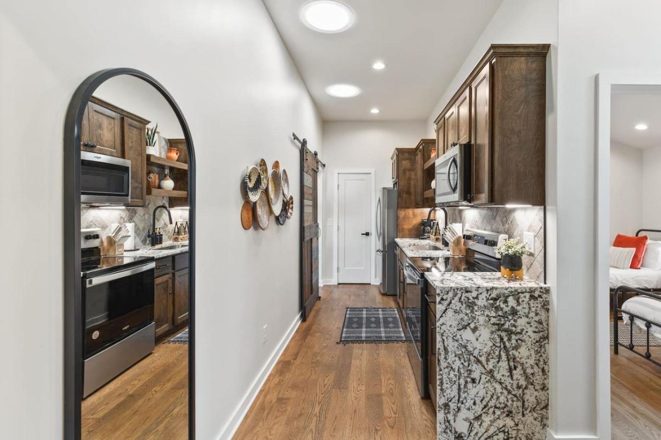 Chic And Cozy -walk To Bars, Coffee, Restaurants Holiday home