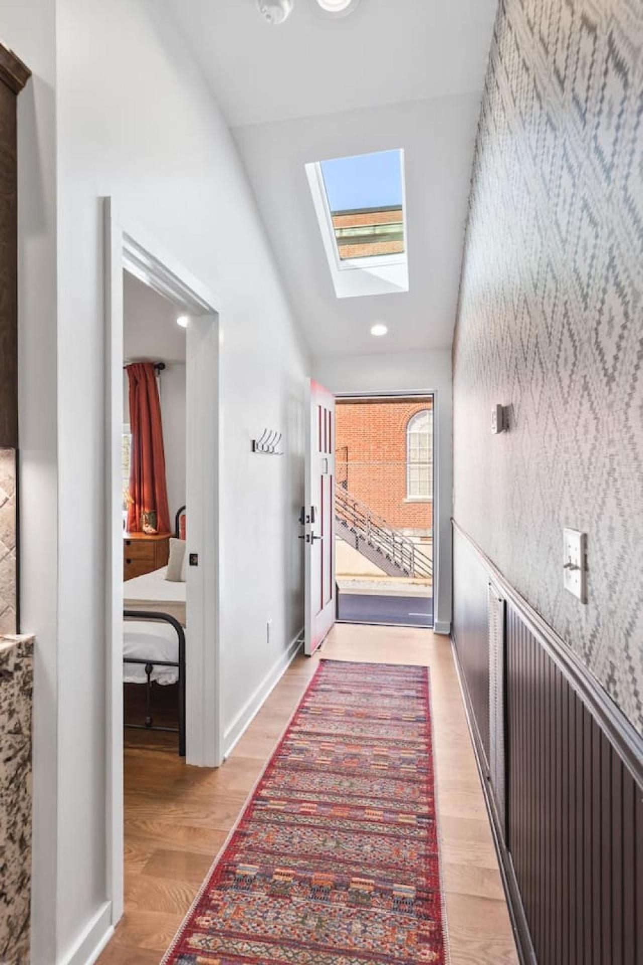 Holiday home Chic And Cozy -walk To Bars, Coffee, Restaurants *