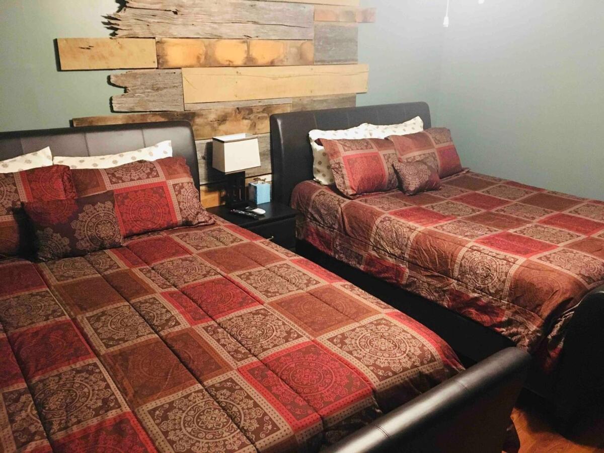 8 Beds! Spacious Abode Ideal For Larger Groups!