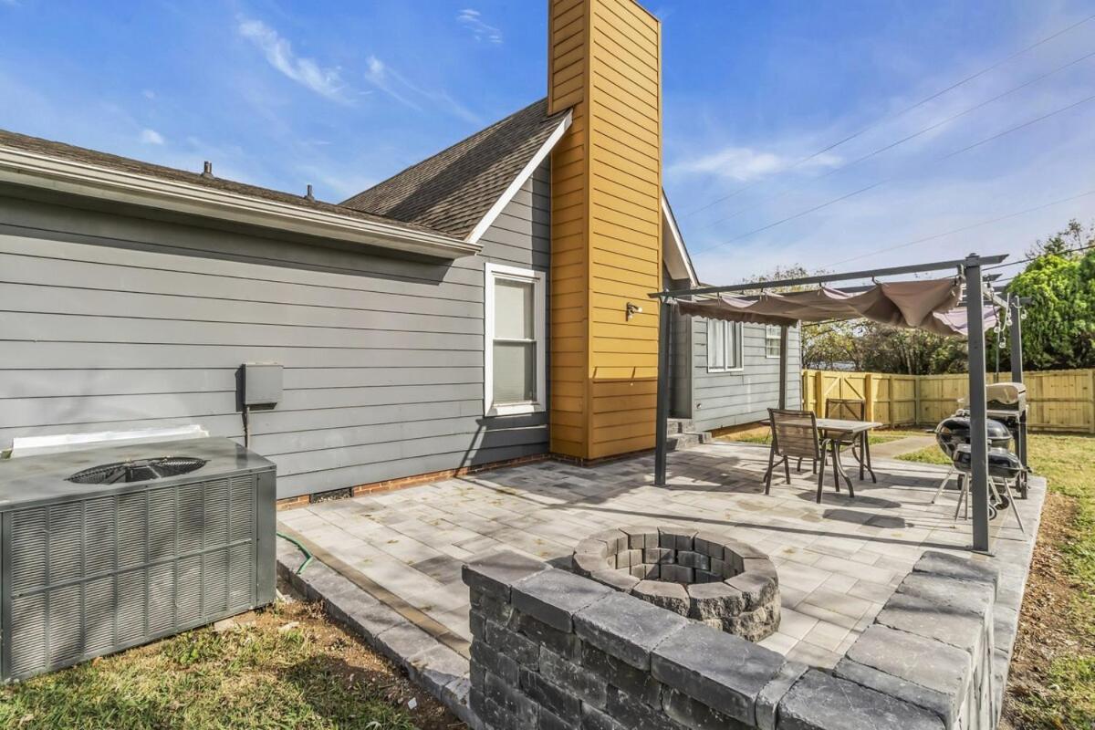 8 Beds! Spacious Abode Ideal For Larger Groups!