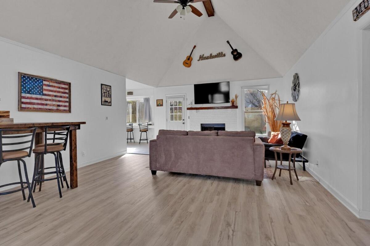 Holiday home 8 Beds! Spacious Abode Ideal For Larger Groups! Nashville