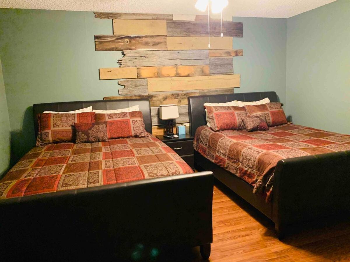 8 Beds! Spacious Abode Ideal For Larger Groups!