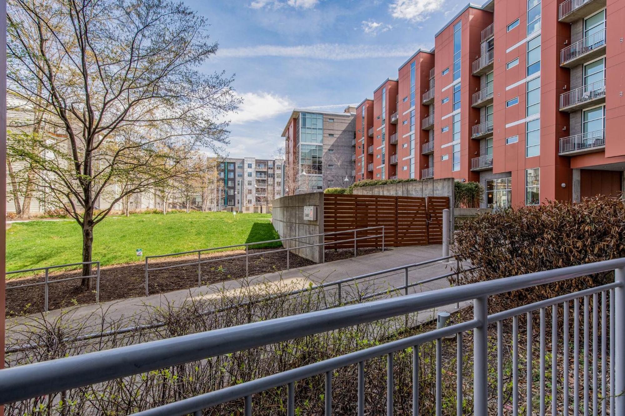 5m103- Modern Country 1bd 2-story Nashville