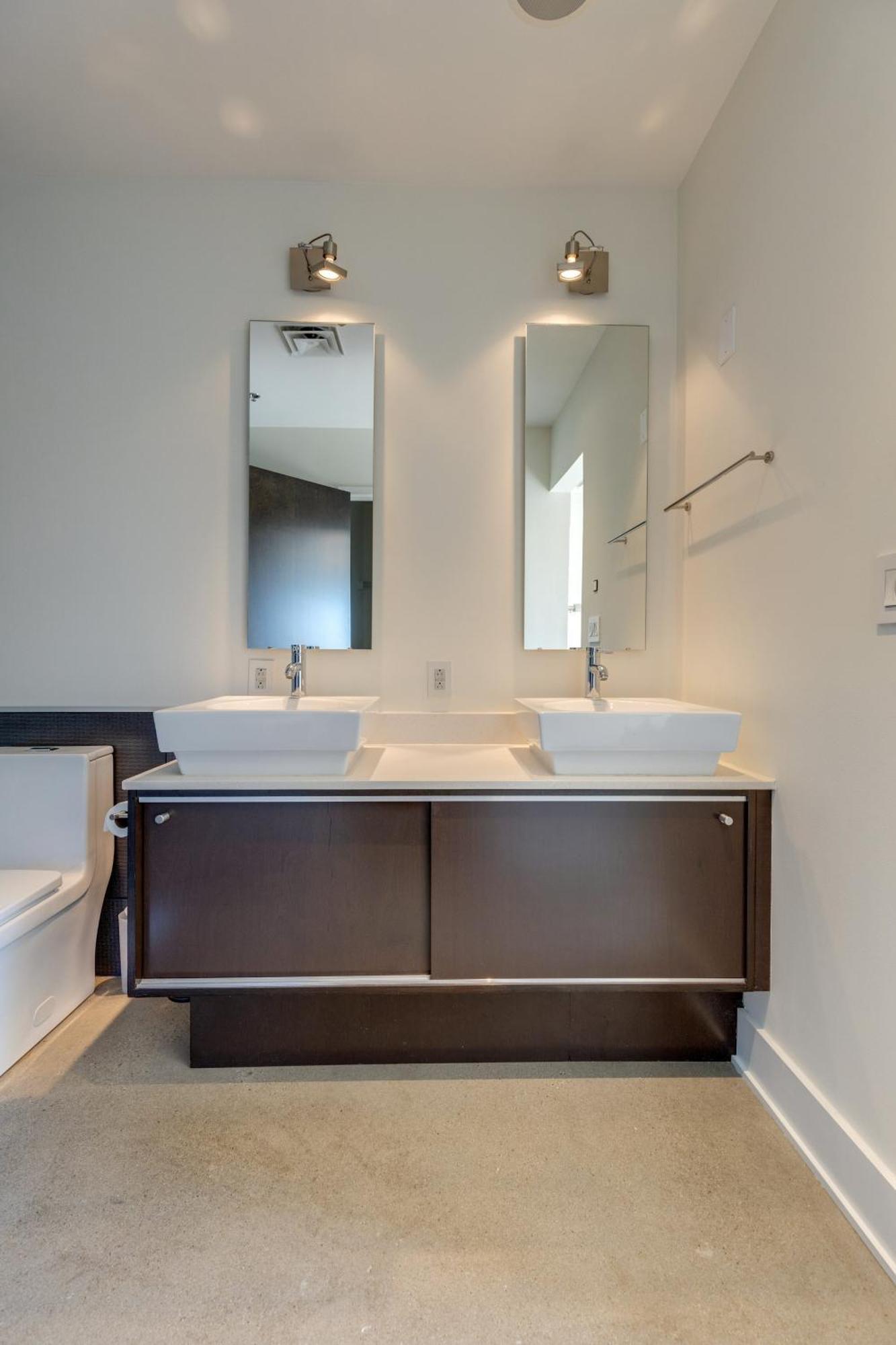 5m432- Amazing Two Bedroom 4th Floor *