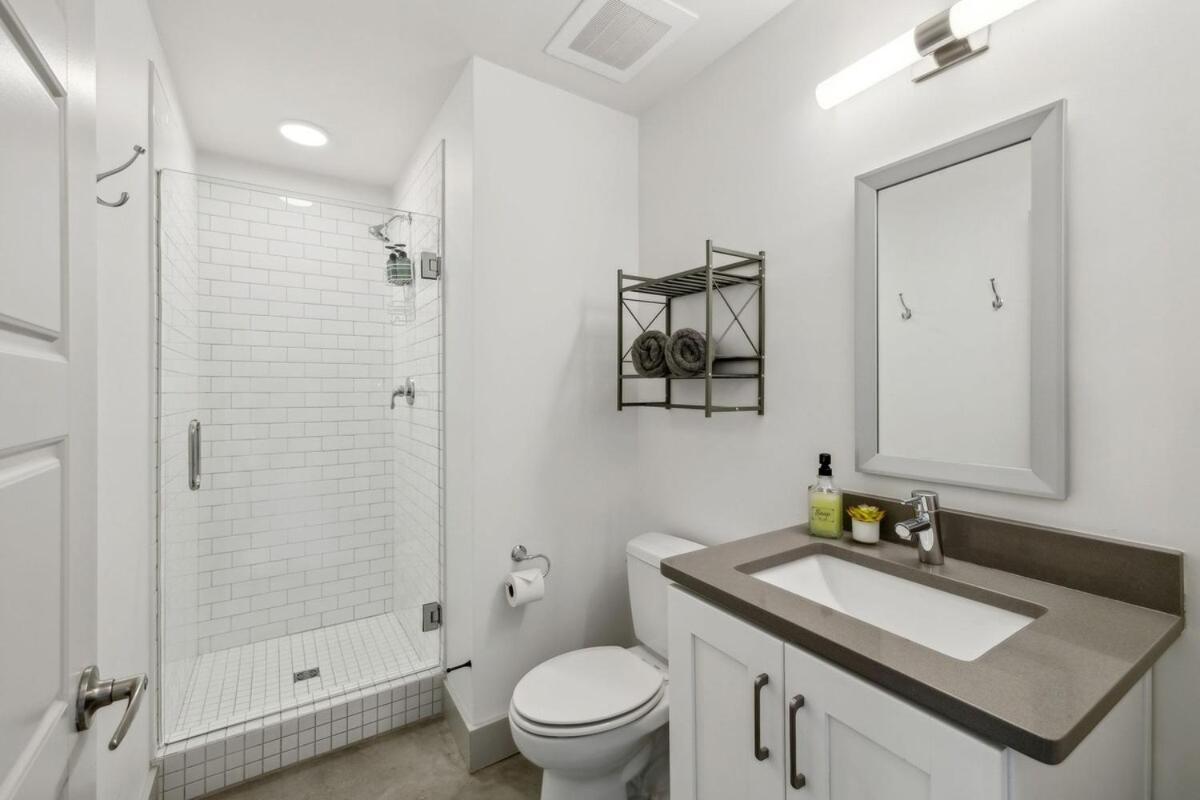 Apartment Modern Townhome 2 Miles South Of Downtown And Broadway Ave