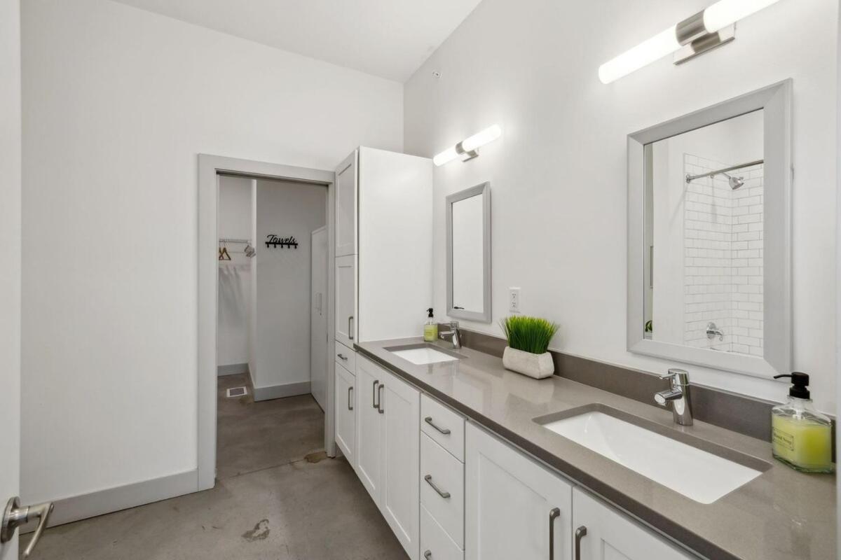 Apartment Modern Townhome 2 Miles South Of Downtown And Broadway Ave