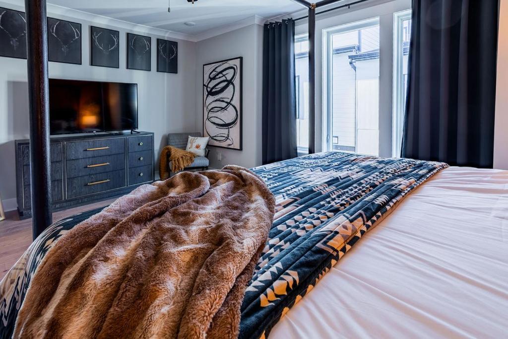 Four Bedroom In Oceola Avenue Apartment *