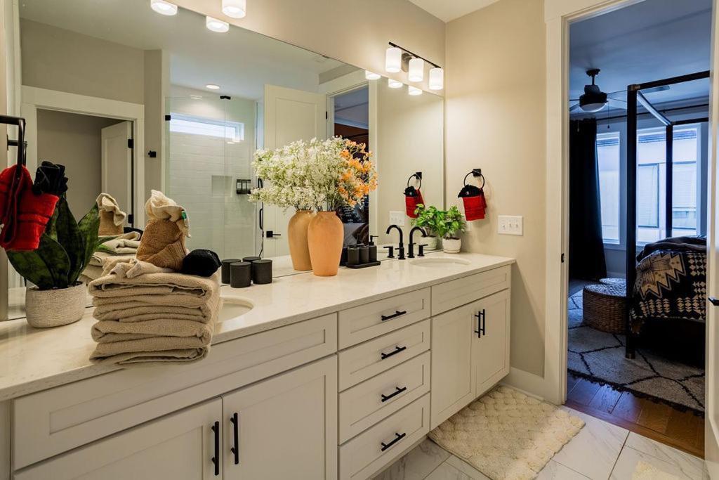 Apartment Four Bedroom In Oceola Avenue Nashville