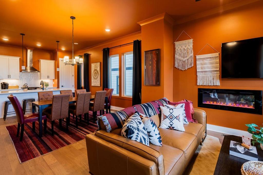 Four Bedroom In Oceola Avenue Apartment *