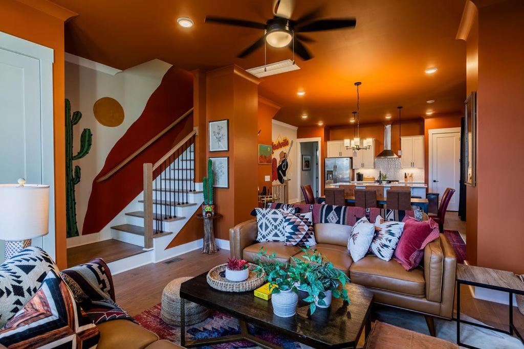 Four Bedroom In Oceola Avenue Apartment Nashville