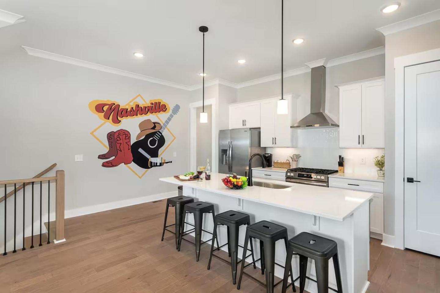 Four Bedroom In Oceola Avenue Apartment Nashville