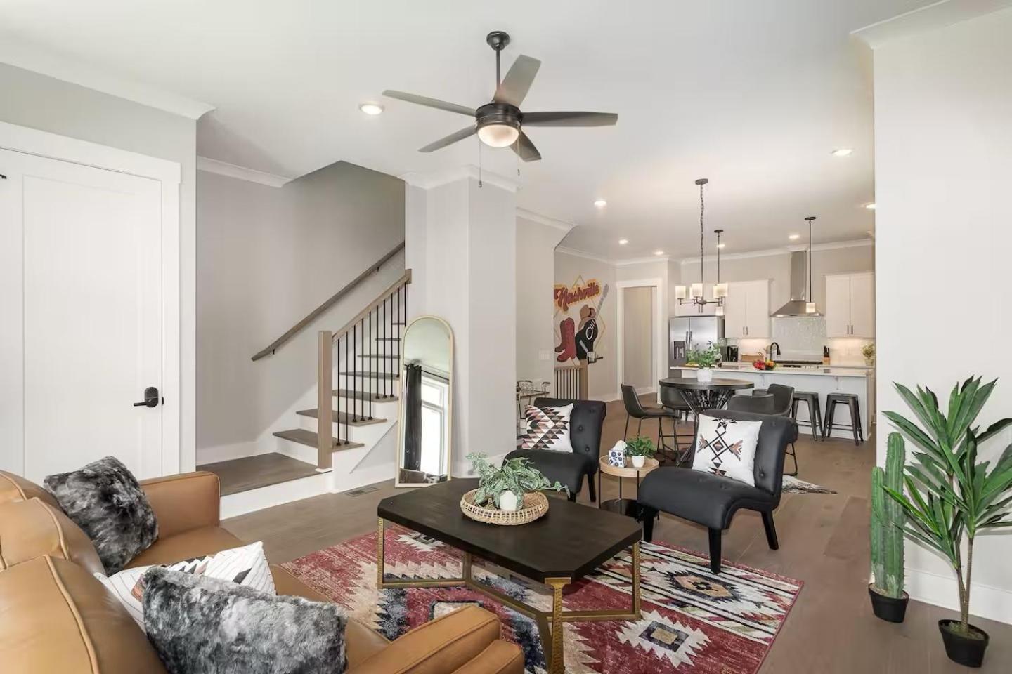 Four Bedroom In Oceola Avenue *