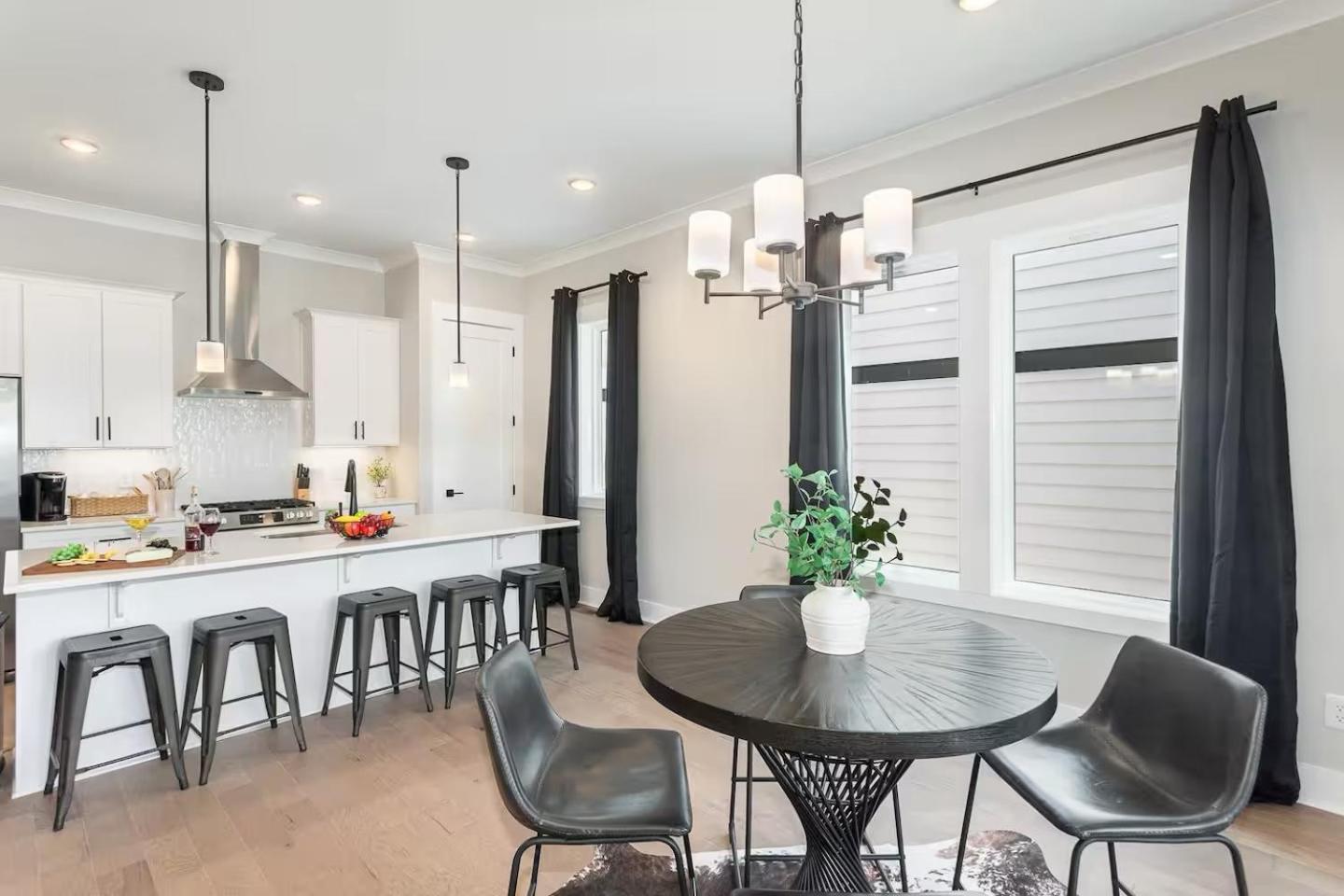 Four Bedroom In Oceola Avenue Nashville