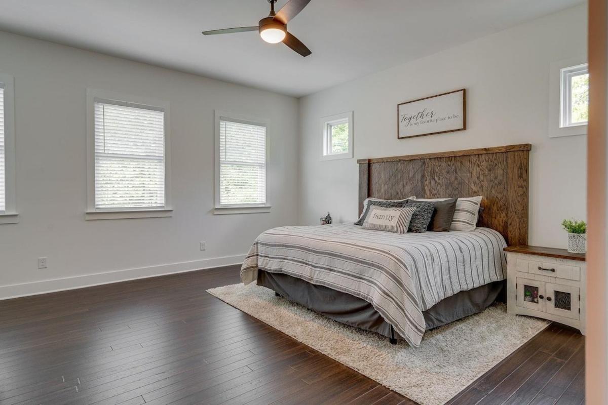 Holiday home Lakeshore Luxury Near River With Hot Tub And Rooftop Deck