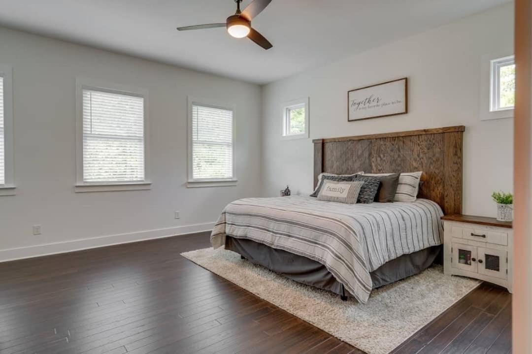 Lakeshore Luxury Near River With Hot Tub And Rooftop Deck