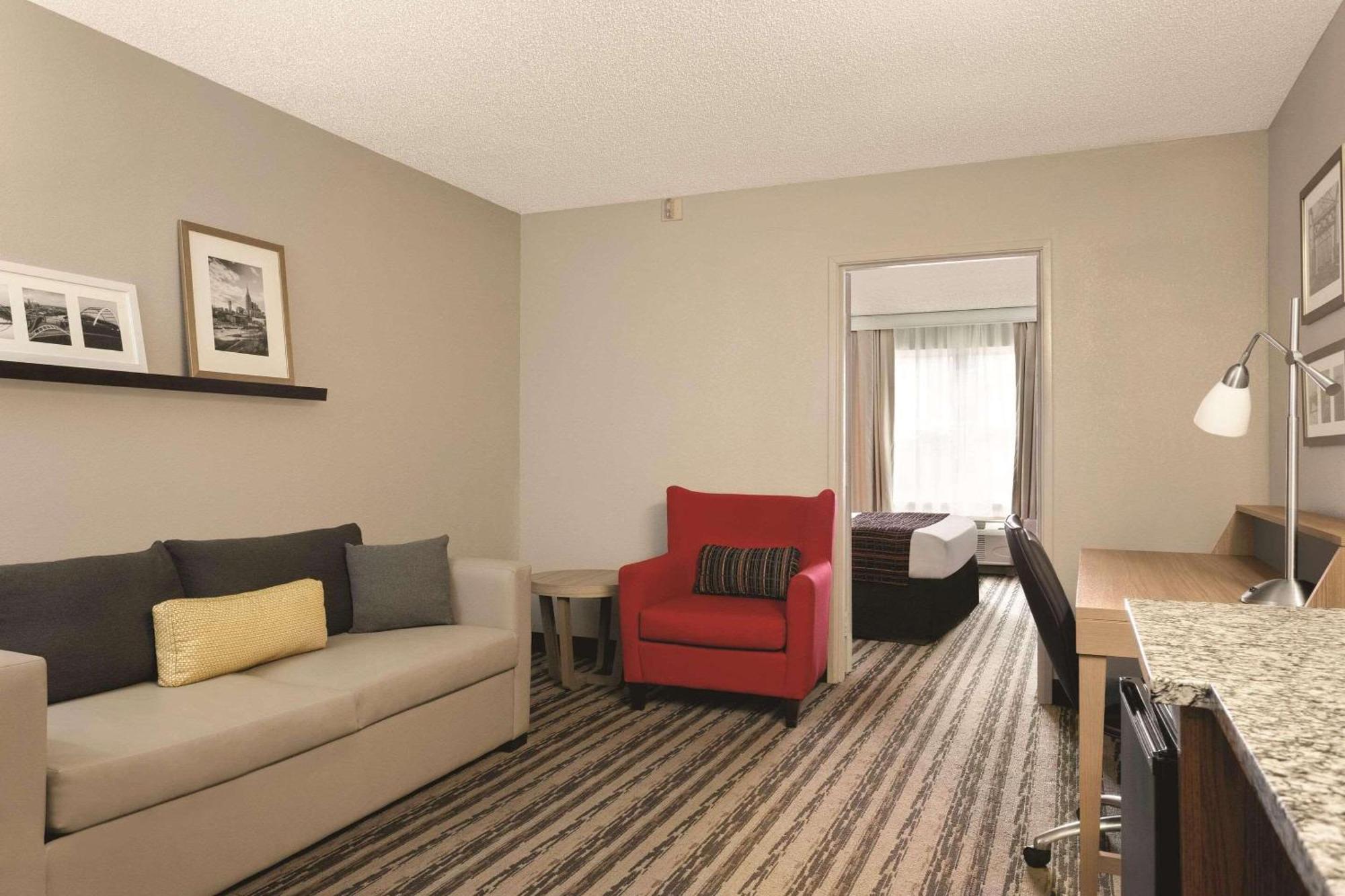 Hotel Country & By Radisson, Airport East, Tn 3*