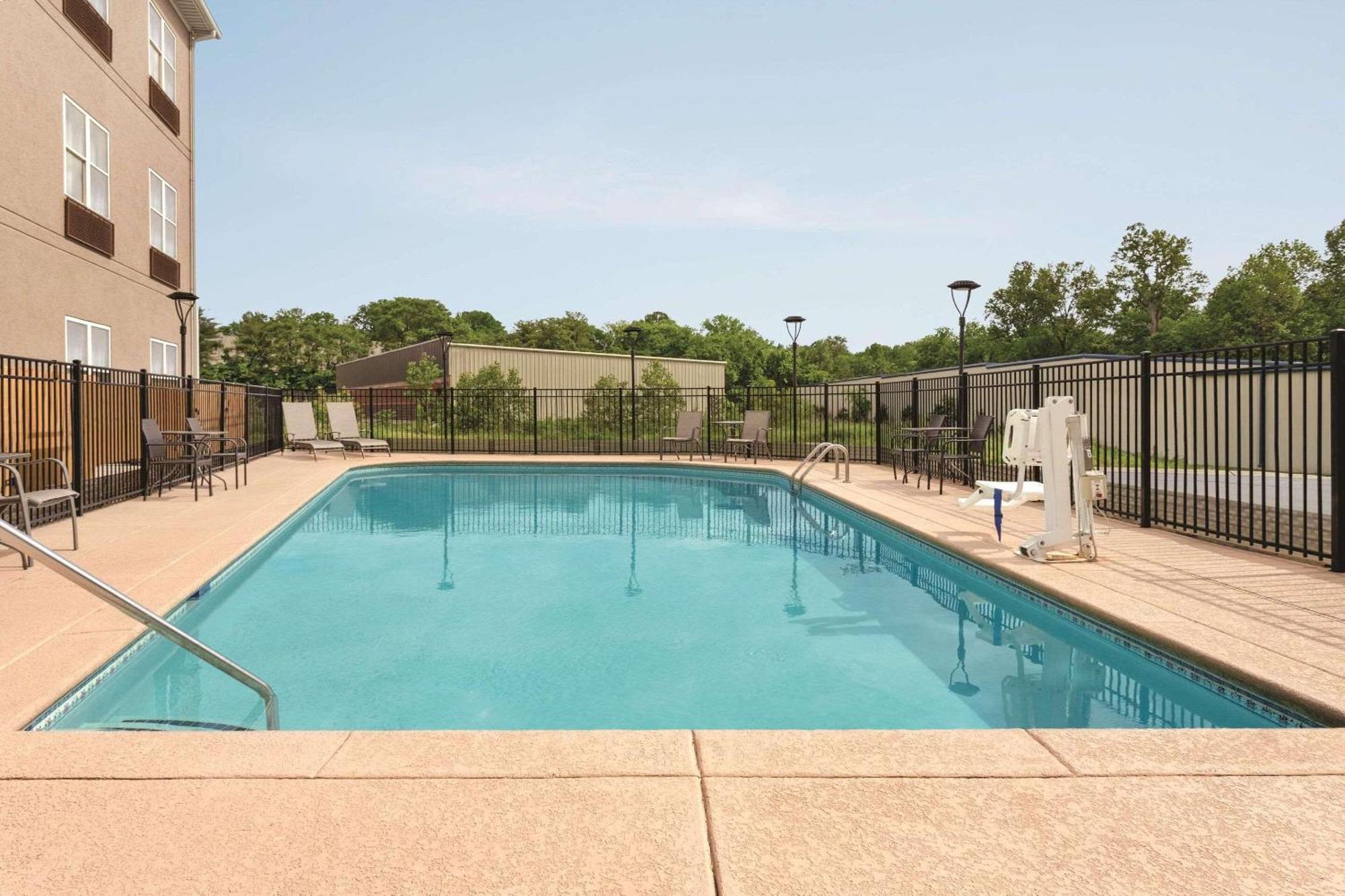 Country & By Radisson, Airport East, Tn 3* Nashville