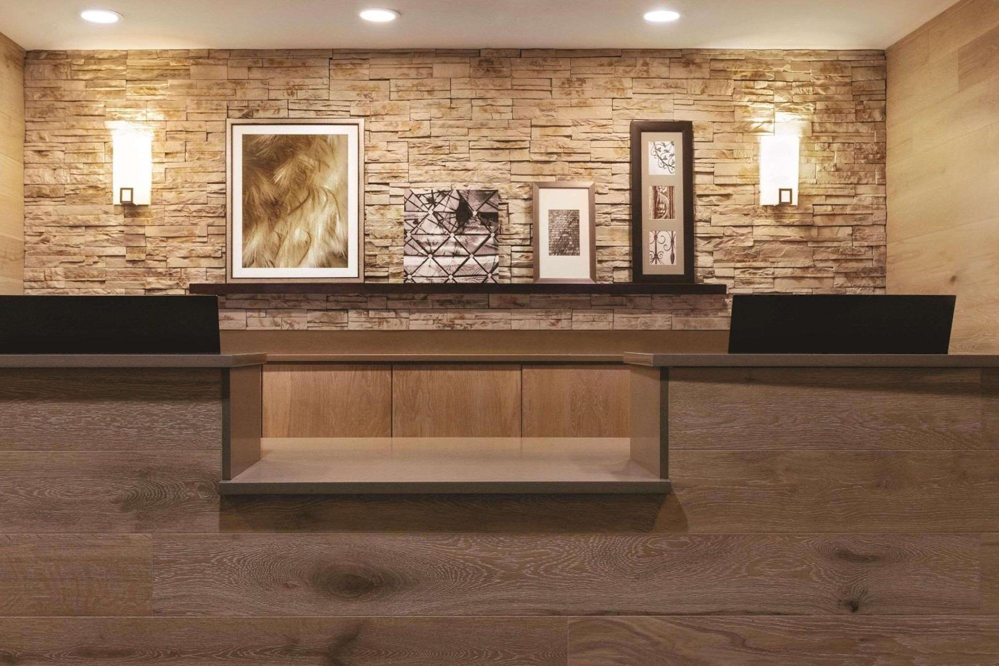 Country & By Radisson, Airport East, Tn Hotel 3*