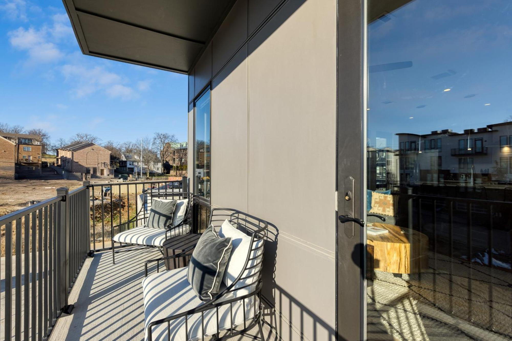 Holiday home Sleeps 18 3 Modern Midtown W Gym Pool Walkable To Shops Eats