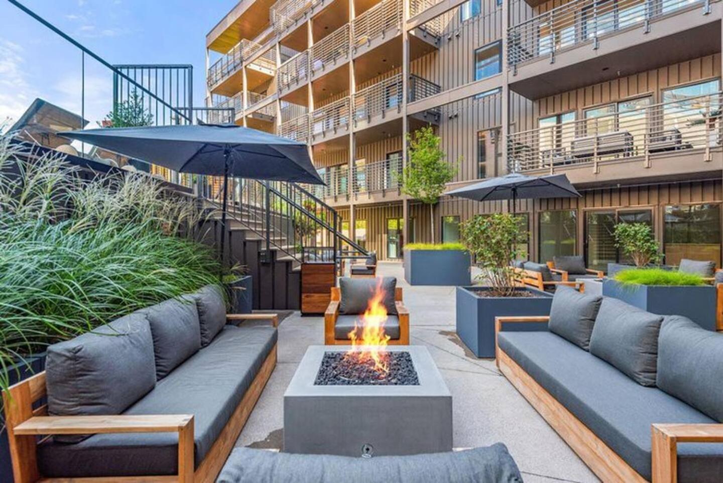 Music Escape 3br, Pool & Mins To Broadway