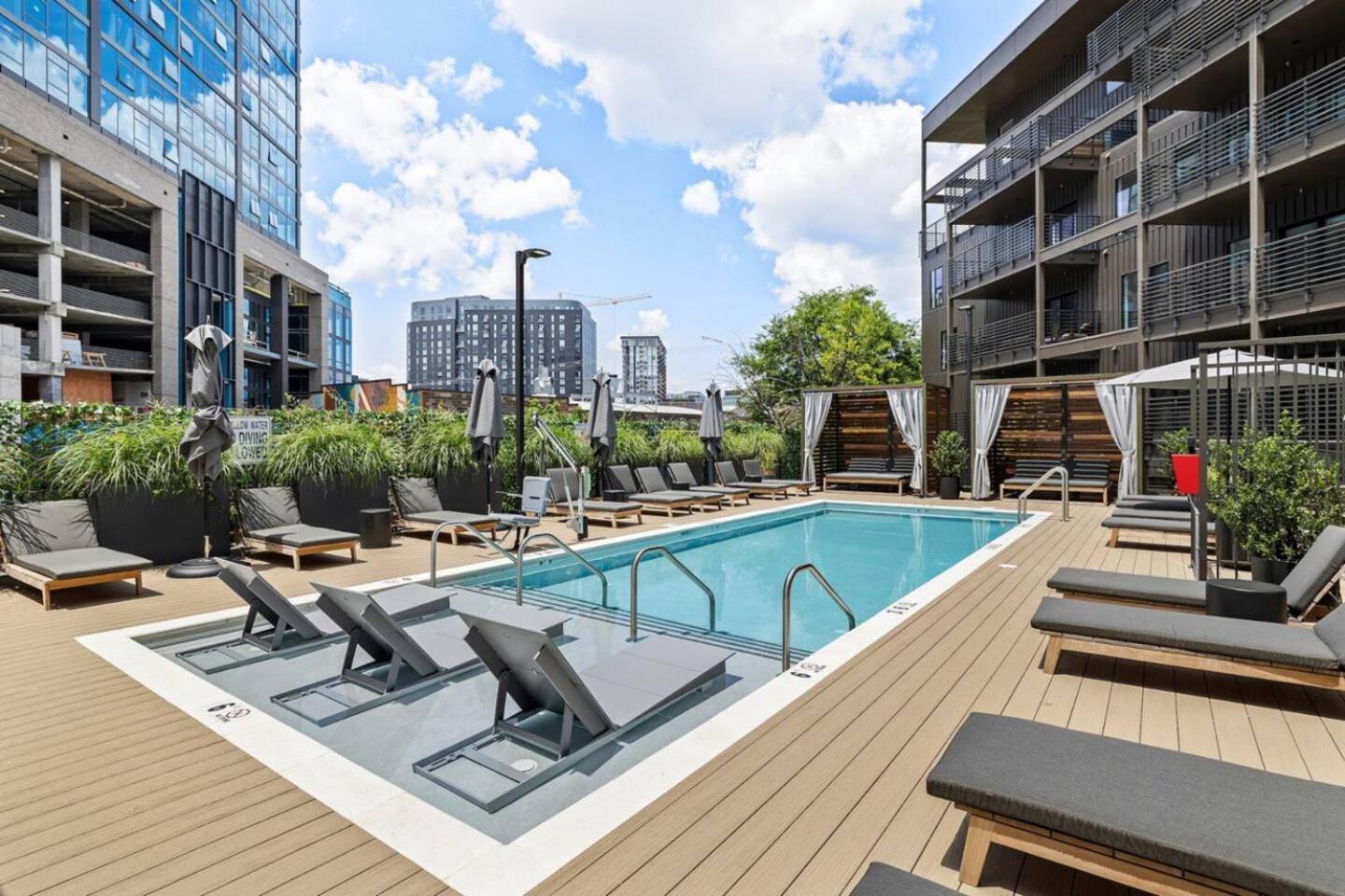 Music Escape 3br, Pool & Mins To Broadway Holiday home Nashville