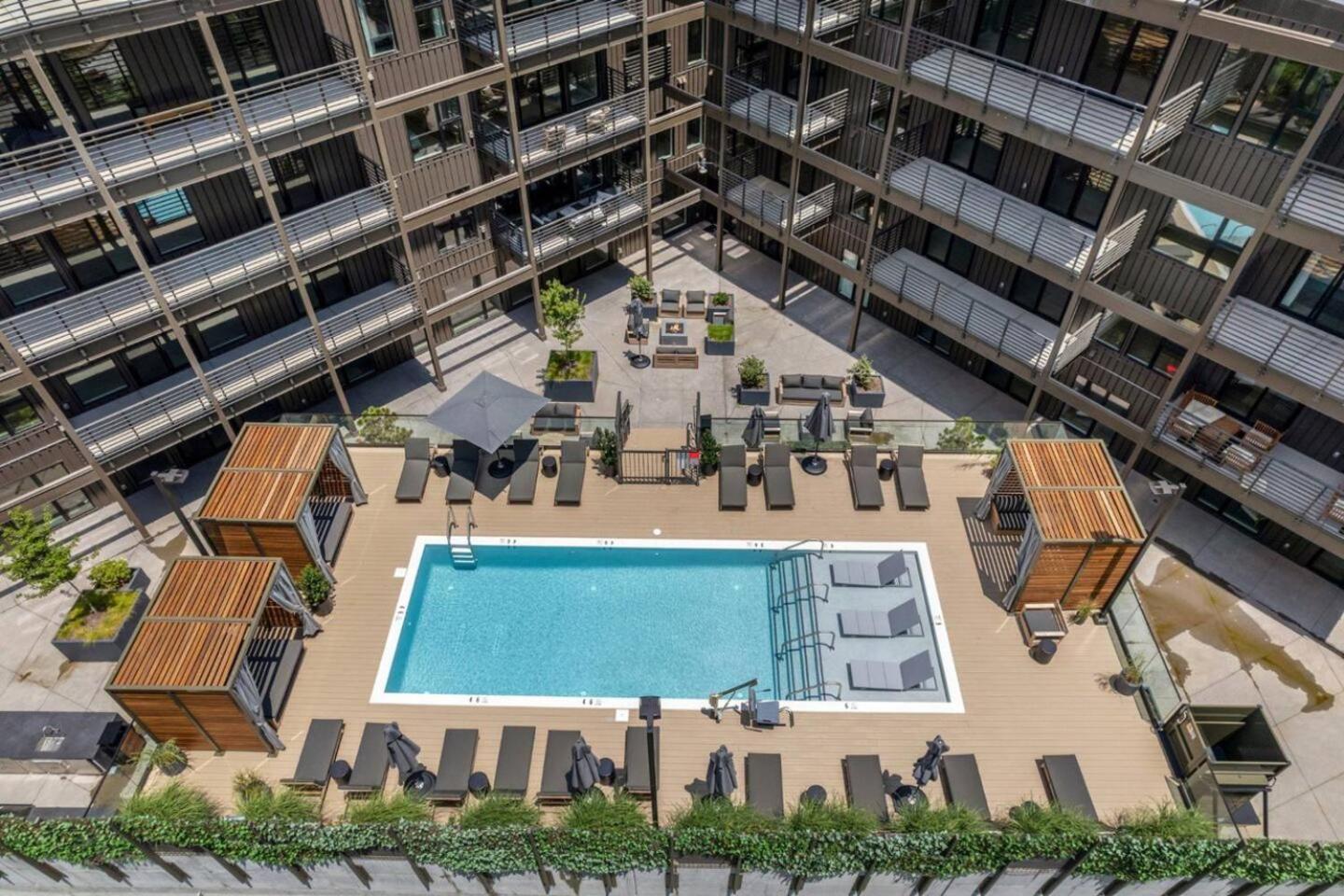 Music Escape 3br, Pool & Mins To Broadway *